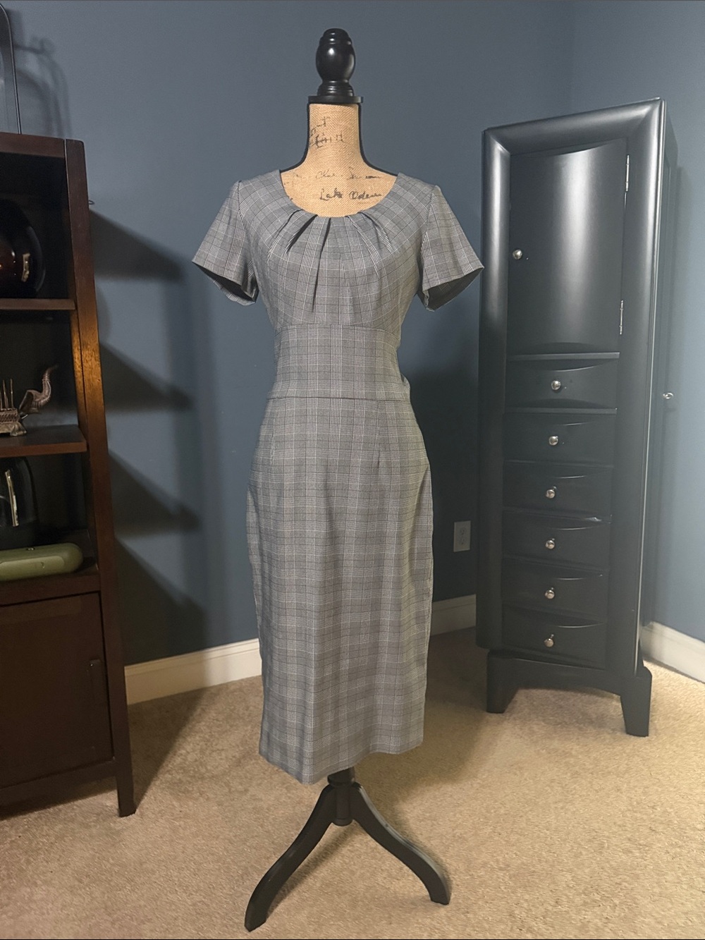 Classic Gray Plaid Midi Sheath Dress with Pleated Neckline